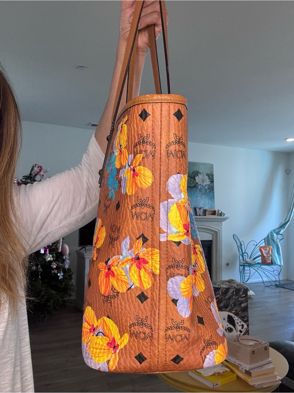 MCM Floral VISETOS Cognac Tote with pouch and COA - Picture 15 of 17